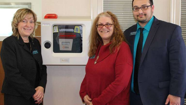Lakeland Bank workers save customer's life Lakeland Bank workers save customer's life