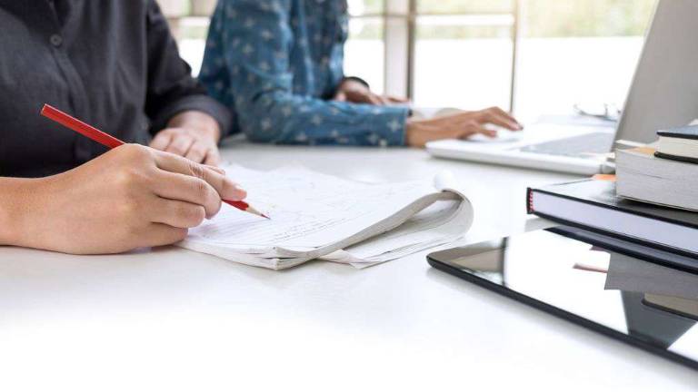 Old-fashioned notetaking still prized in the age of laptops Old-fashioned notetaking still prized in the age of laptops