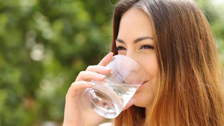 Drinking more water reduces bladder infections in women Drinking more water reduces bladder infections in women