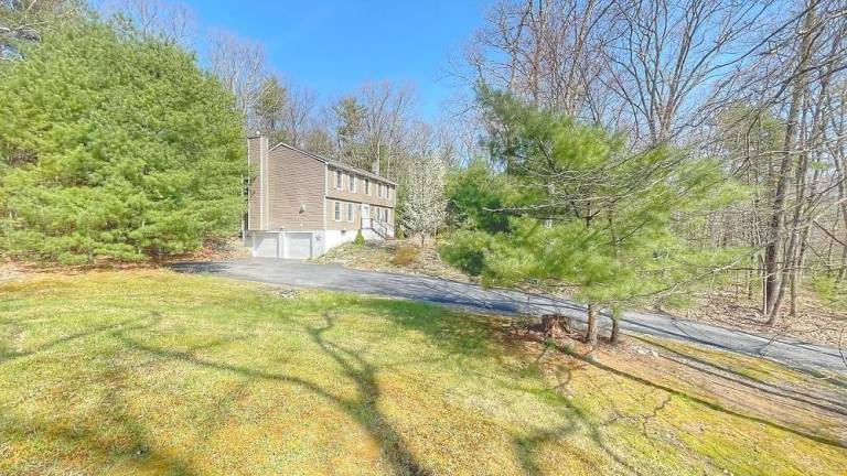 Newly renovated modern colonial with much to offer Newly renovated modern colonial with much to offer