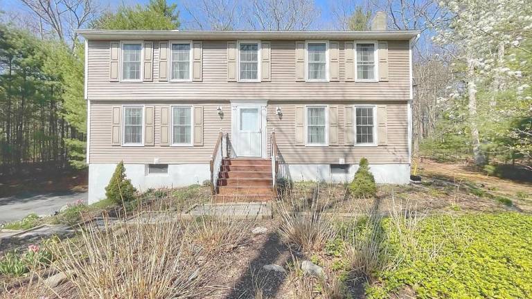 Newly renovated modern colonial with much to offer Newly renovated modern colonial with much to offer