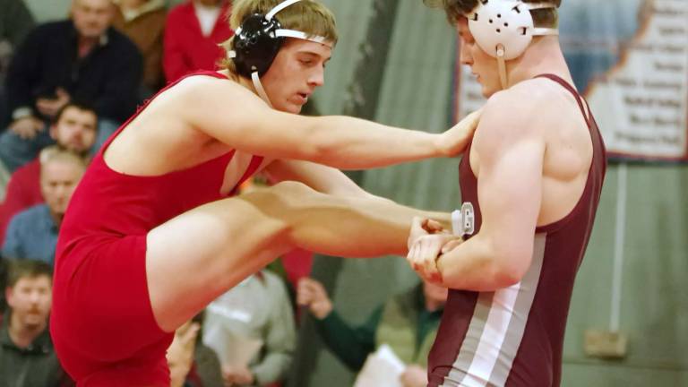 High Point wrestlers fall to Phillipsburg High Point wrestlers fall to Phillipsburg