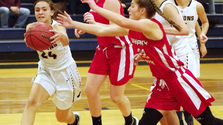 Jefferson wins in tournament opener Jefferson wins in tournament opener