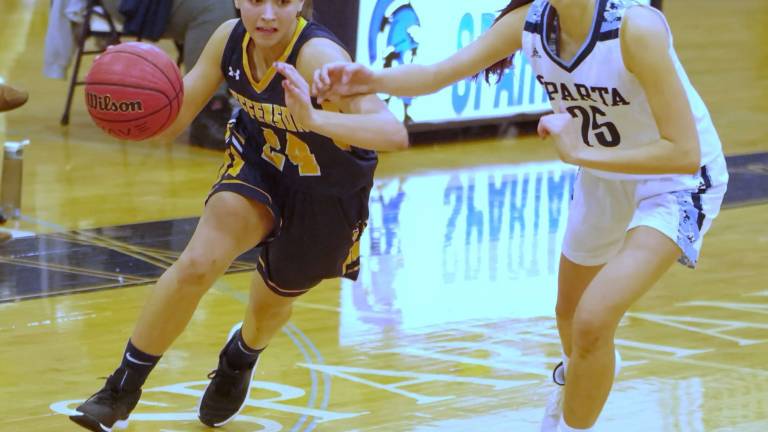 Jefferson edges Sparta in holiday tourney Jefferson edges Sparta in holiday tourney