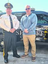 <b>Retiring Sgt. John Lindquist stands with Sussex County Sheriff Michael Strada.</b>