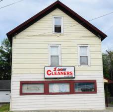 Where in Franklin? 1 Day Cleaners along Route 23