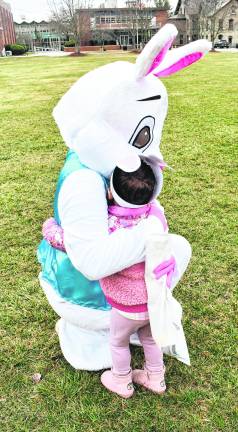 <b>Everleigh Shane hugs the Easter Bunny.</b>