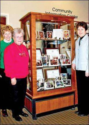 Enjoy the beauty of Skylands Manor with garden club note cards