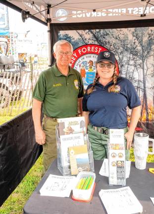 <b> Steve Guluck and Melissa McCurry of the National Forest Service. (Photo by Nancy Madacsi)</b>