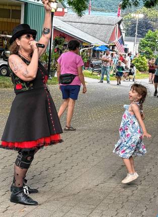 <b>Song and dance at the fair Tuesday, Aug. 5 (Photo by Denise von Wilke)</b>