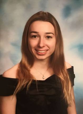 The Jefferson Arts Committee awarded its Jack and Rose Kelly Founders Scholarship to Katrina Jenisch.