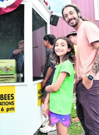 <b>Garet and Charlotte Torres of Highland Lakes watch the bee demonstration.</b>