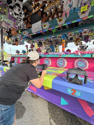 <b>A fair-goer tries his luck at a carnival game Saturday, Aug. 2. (Photo by Denise von Wilke)</b>
