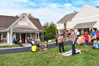 Adults play lawn games at Viva Italia, an Italian Festival presented by Sparta UNICO and the Cupboard Shop on Saturday, Sept. 27 at the Shoppes at Lafayette. (Photos by Maria Kovic)