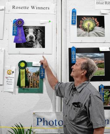 <b>Steven Hromack with his award-winning photo of his dog Rorschach. (Photo by Nancy Madacsi)</b>