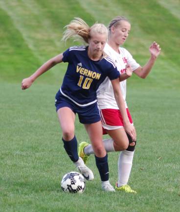 Vernon's Madeline Labance and High Point's Emily Dunn battle for control of the ball during the second period.