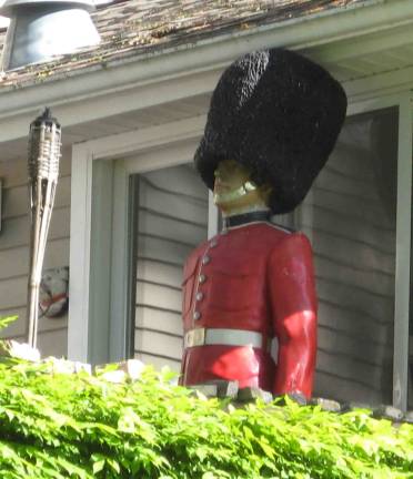 PHOTO BY JANET REDYKEThis eye-catching royal guard can be seen guarding a lakeside home in Highland Lakes.