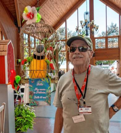 <b>Master gardener Turner Striffler with a talking parrot Saturday, Aug. 2. (Photo by Nancy Madacsi)</b>