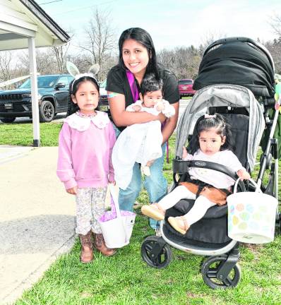 Salma, Guisell, Isabella and Emilianno Mata from Franklin pose for a photo.