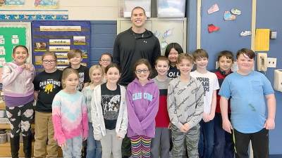 Ravens' Nick Boyle visits Hamburg school