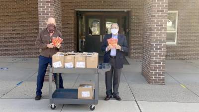 Vernon Rotary Club delivers hundreds of dictionaries