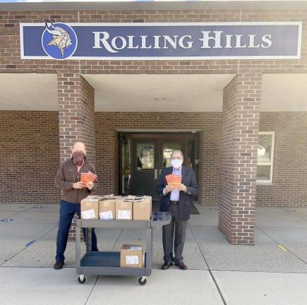Vernon Rotary Club delivers hundreds of dictionaries