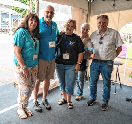 <b>Lafayette Federated Church members Carolyn and Fred Malone, Sue Bates, Steve Morris and Lisa Kaelblain. (Photo by Nancy Madacsi)</b>