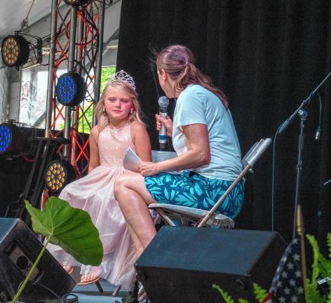 <b>Little MIss Hampton Marlayna Braun is interviewed during the Little Royalty presentation Tuesday, Aug. 5. (Photo by Nancy Madacsi)</b>