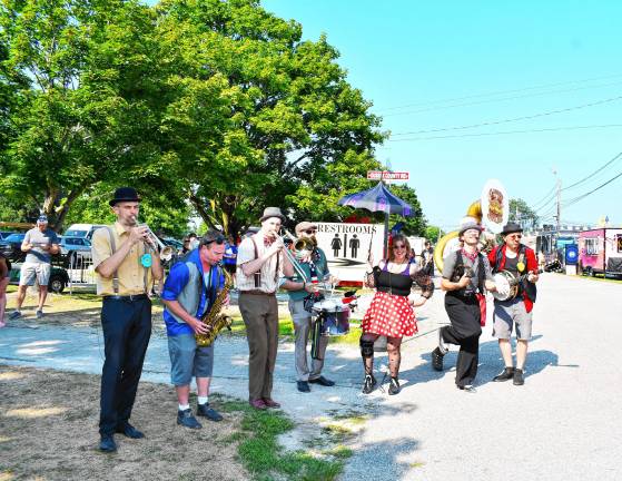 <b>The Catnip Junkies band performs at the fair Sunday, Aug. 3. (Photo by Maria Kovic)</b>