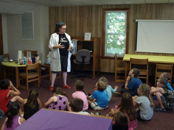 Hopatcong resident &quot;Bionic&quot; Bonnie Anderson, of Mad Science Group, demonstrating scientific principles to 14 curious guests in an upper room of the Franklin Branch of the Sussex County Library Thursday evening.