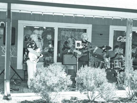 Felix Band - Don Oriolo,(owner of Felix the Store in Lafayette) Lee Riser and Rubben Badillo, drummer - performed for guests.