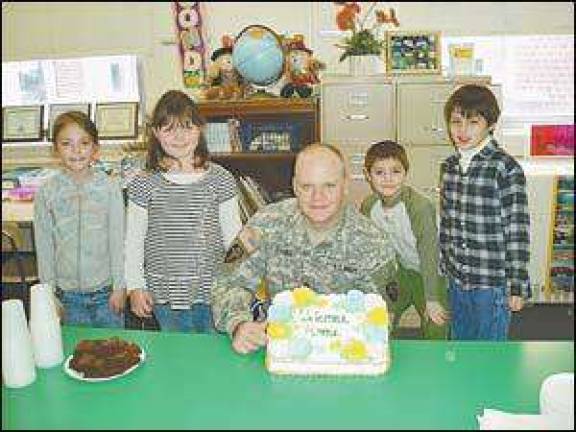 Students welcome soldier to classroom