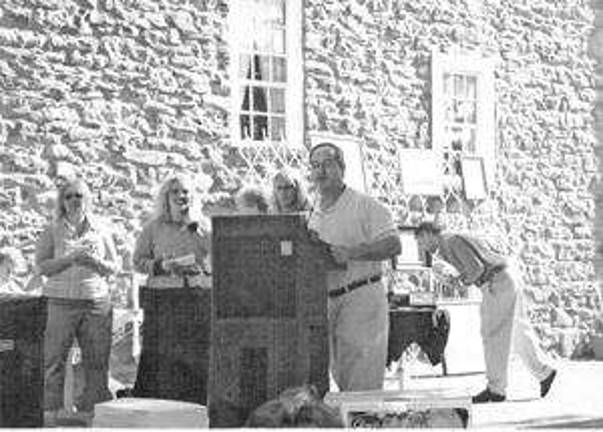 Realtor doubles as auctioneer for Friends of Hospice charity event