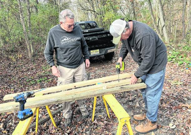 <b>Josh Dubnick of Stanhope, left, and Hal DeVoid of Wantage at work rebuilding a bench for the Paulinskill Valley Trail Committee.</b>