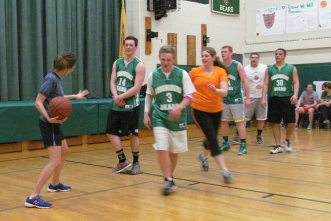 Faculty-alumni game raises $540 for eighth-grade class