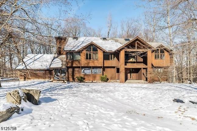 Custom home on cul de sac offers 5,100 square feet of living space