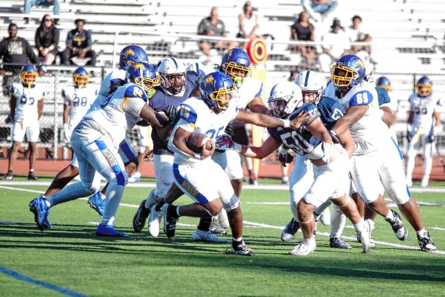 <b>Monroe ball carrier Jordan Leonard-Osbourne tries to avoid traffic on the field.</b>