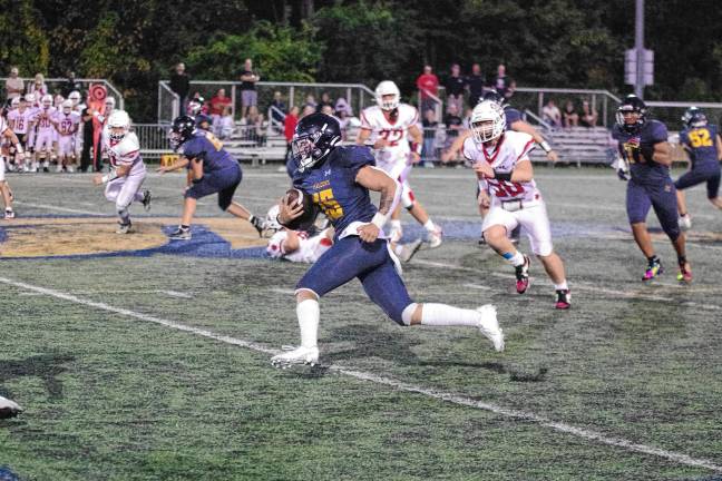 <b>JF1 Jefferson ball carrier Braedan Cummings on the run in the game against Whippany Park at home Friday, Sept. 26. Jefferson won, 48-26, and Cummings made one touchdown. (Photos by George Leroy Hunter)</b>