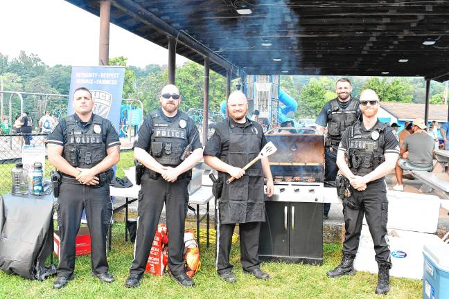 Police officers man the grill during the National Night Out event Tuesday, Aug. 5 in Franklin. (Photos by Maria Kovic)