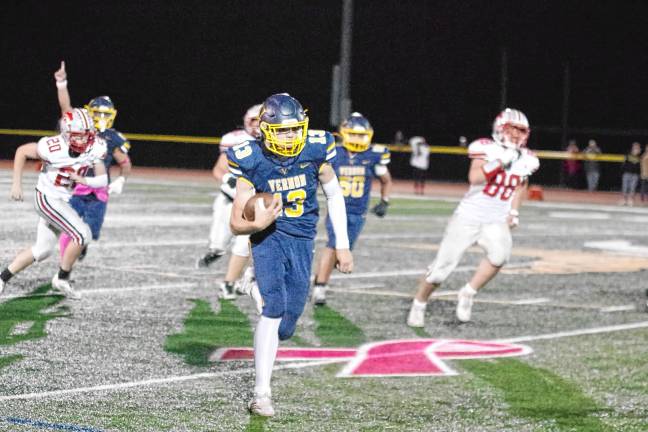 <b>Vernon quarterback Nathaniel Kimkowski (13) is on the move in the open field. </b>