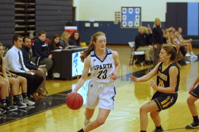Sparta's Olivia Bouma-Hannam handles the ball in the second quarter. Bouma-Hannam scored 5 points and grabbed 3 rebounds.