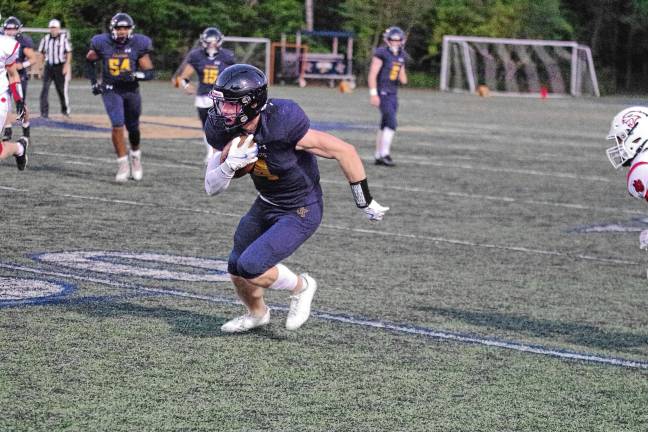<b>JF2 Jefferson wideout Jason Post made four touchdowns in the Falcons’ first victory of the season.</b>