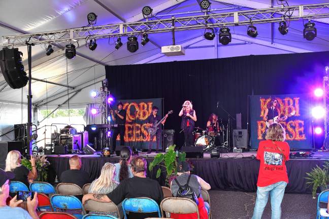 <b>The Kobi Reese band performs Sunday, Aug. 3. (Photo by Maria Kovic)</b>