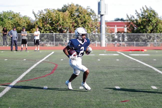 <b>Sussex Skylanders ball carrier Jabron Solomon is on the move.</b>