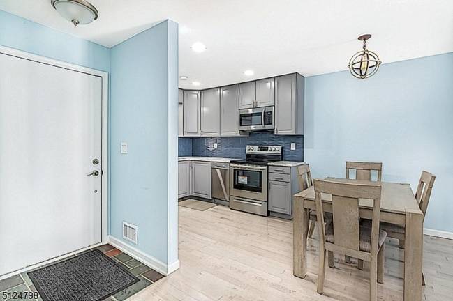 Move-in ready townhouse won’t last at this price