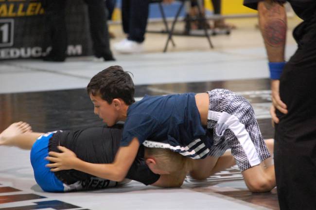 Vince Rispoli (top) maintains dominant position during his gold-medal victory.