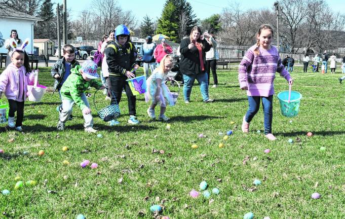 Ogdensburg children run out to hunt Easter eggs.