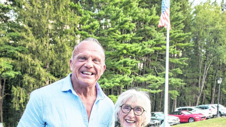 <b>Project Self-Sufficiency Board members J.P. Perry and Rhoda Seider at the Harvest Shoot held at the Hudson Farm Club.</b>