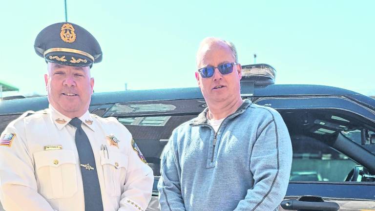 <b>Retiring Sgt. John Lindquist stands with Sussex County Sheriff Michael Strada.</b>